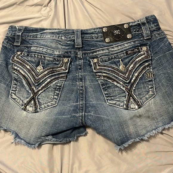 COPY - Miss Me Signature shorts - Picture 1 of 8